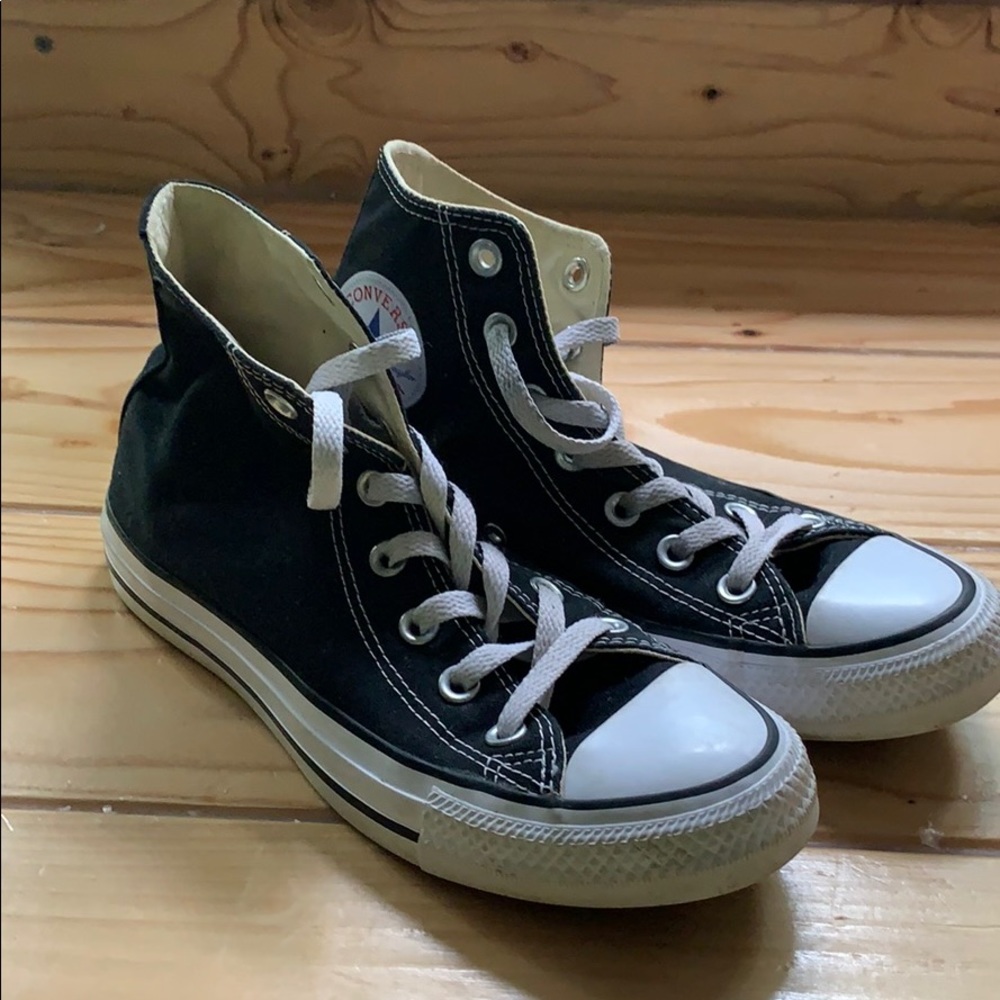 Women black high top converses.
